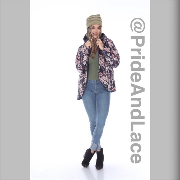 LAST 2️⃣ NAVY FLORAL FAUX FUR LINED CARDIGAN - Picture 2 of 4